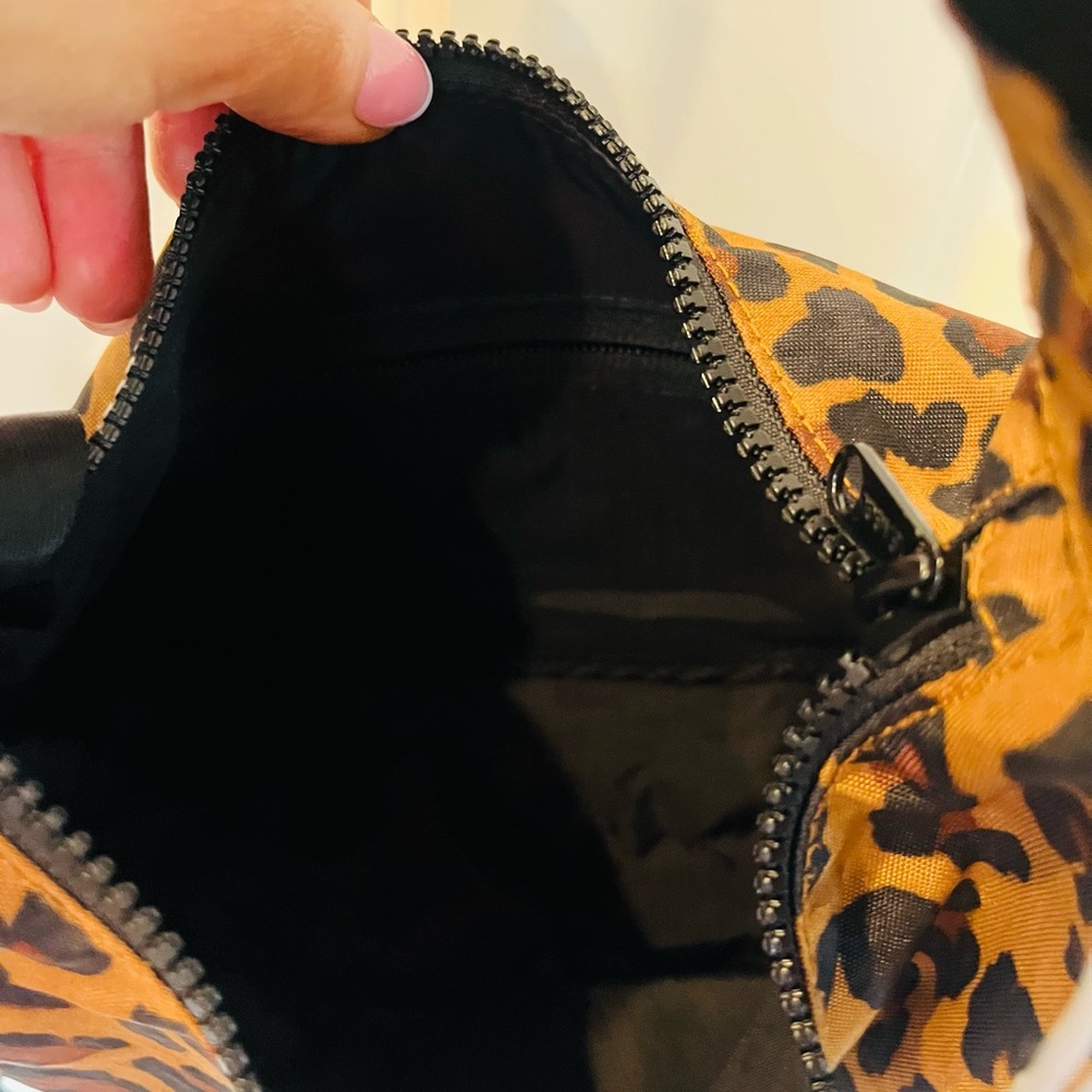 NWT BAGGU Small Crescent Leopard-Print Crossbody Bag - Picture 2 of 4
